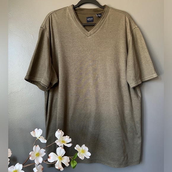 ARROW- V-Neck T-shirt. - Picture 1 of 5